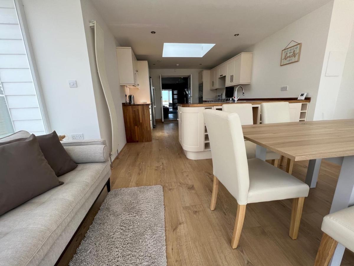 Pass The Keys Fabulous Beach Front Holiday Location Lydd Exteriér fotografie