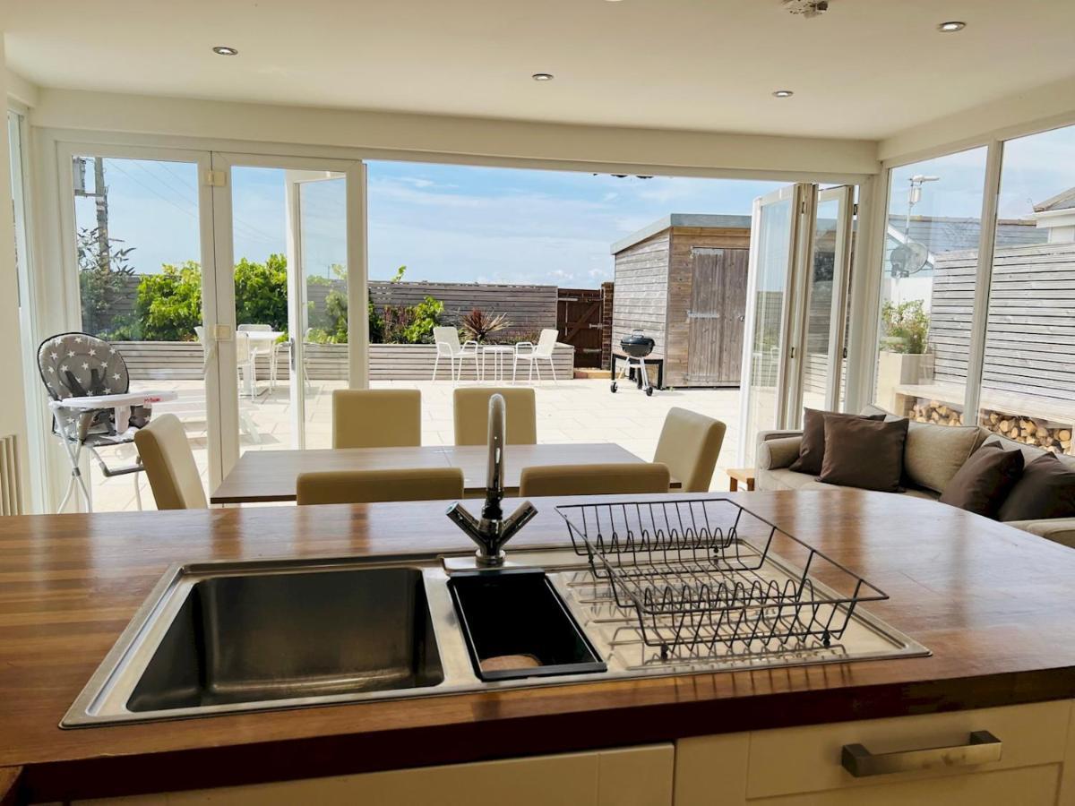 Pass The Keys Fabulous Beach Front Holiday Location Lydd Exteriér fotografie