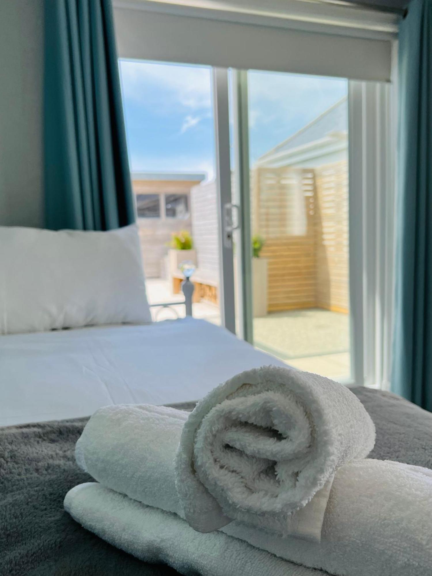 Pass The Keys Fabulous Beach Front Holiday Location Lydd Exteriér fotografie